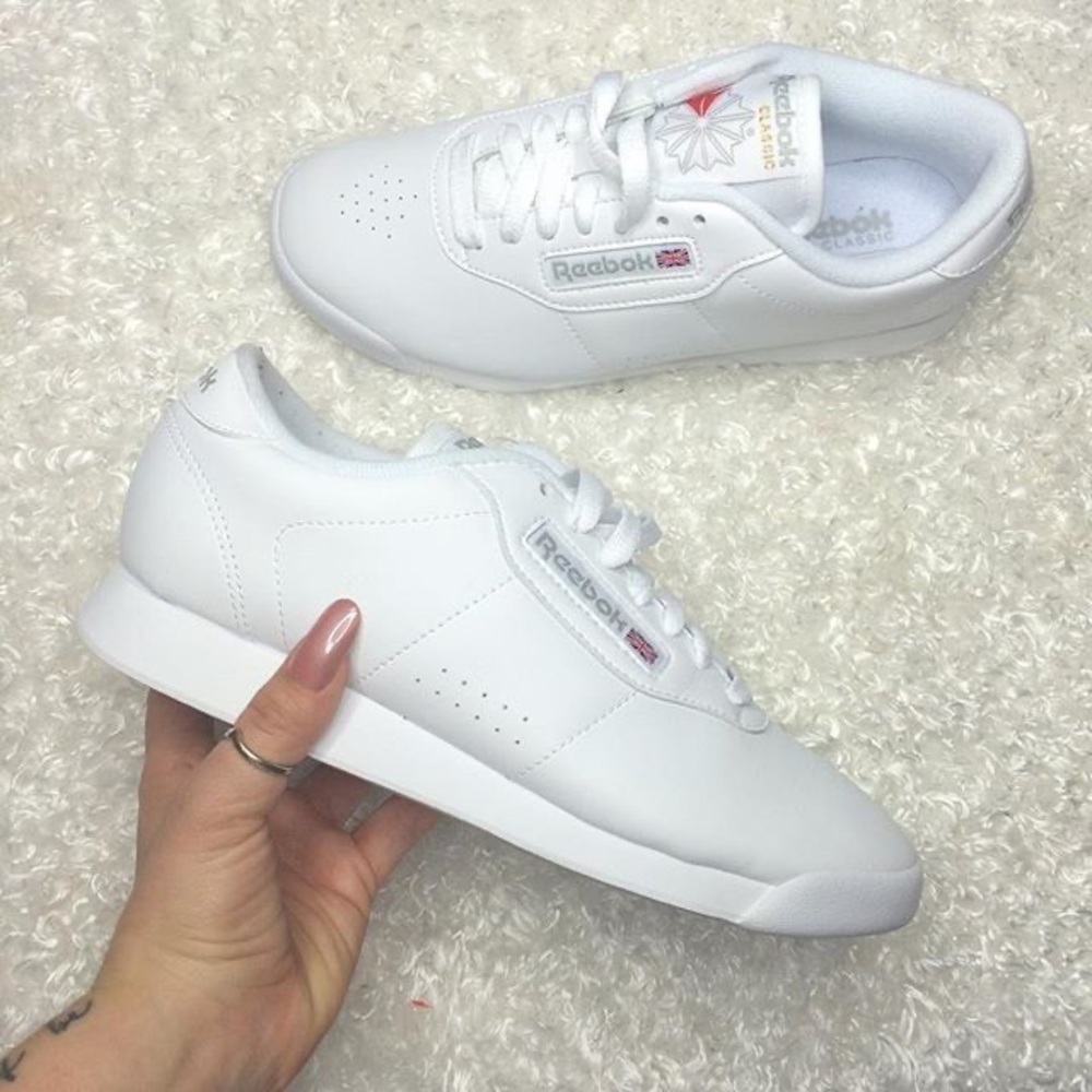 Redbox Princess Wide Womens White Shoes Size 5.5